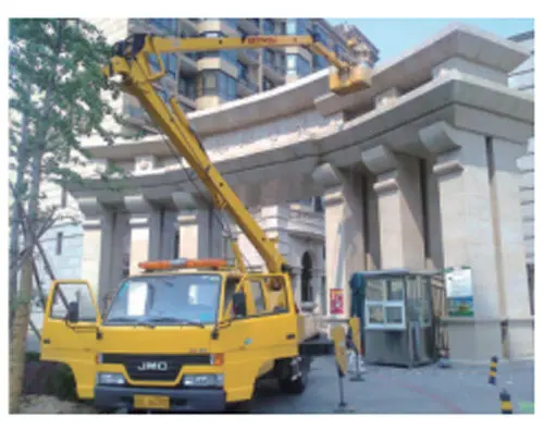 車載折臂式(shì)升降平台(tái)