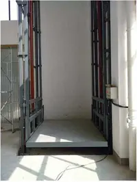 導軌式升降(jiàng)機